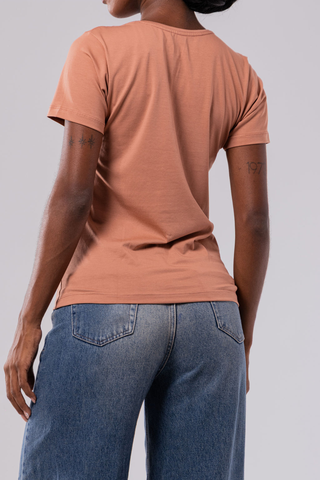 CAMISETA PIMA | FEMININA |  GOIABA