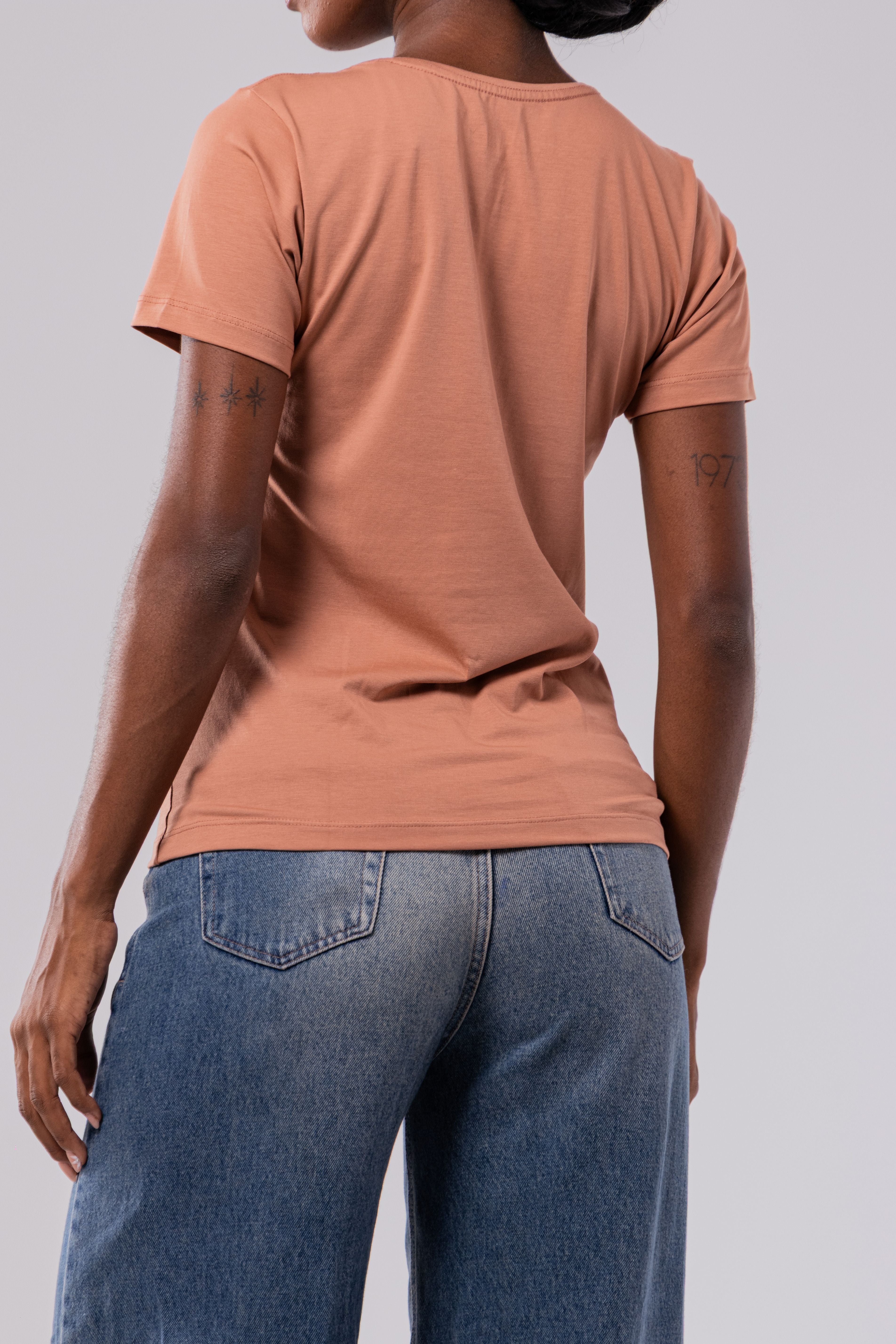 CAMISETA PIMA | FEMININA |  GOIABA