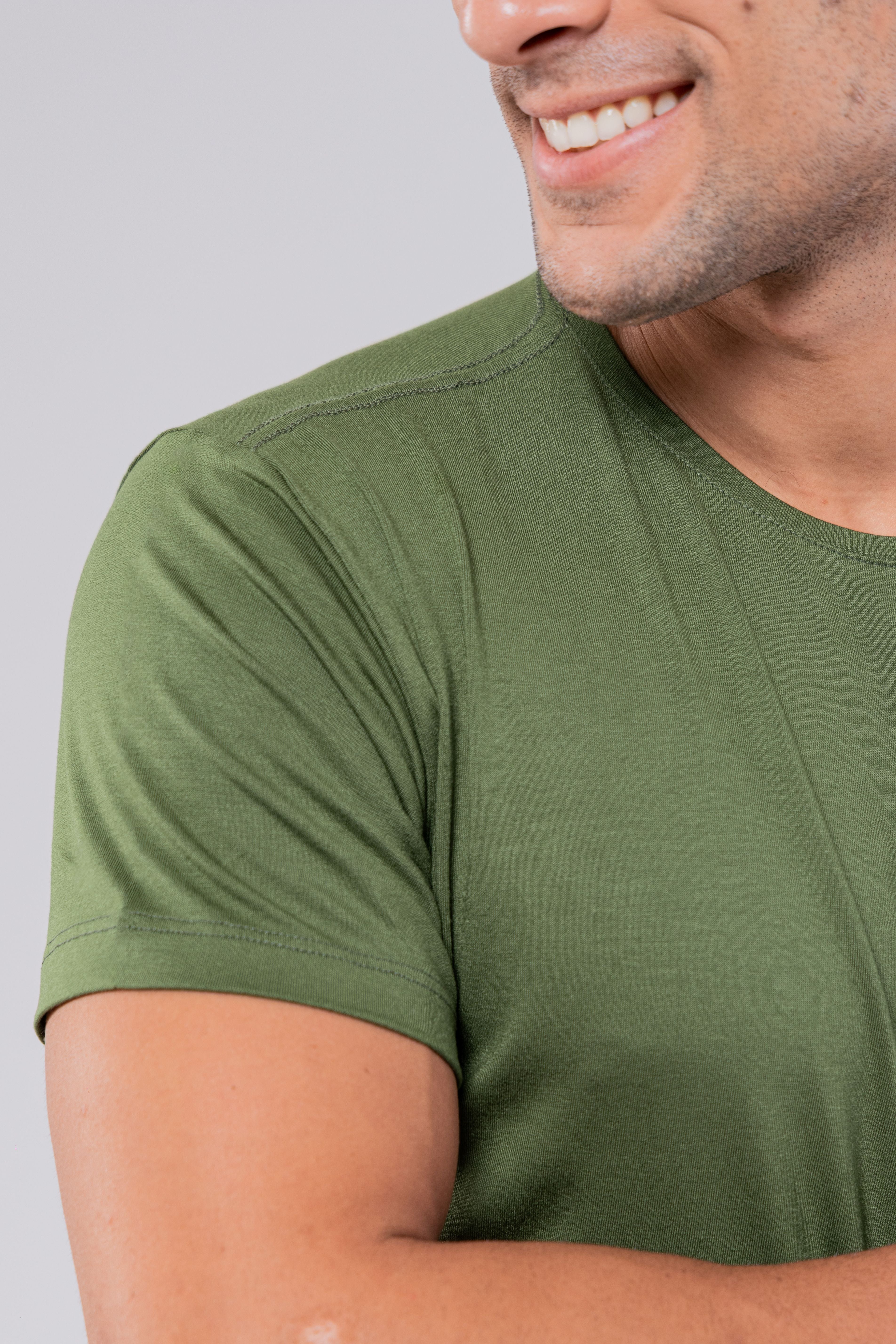 CAMISETA MODAL TECH | VERDE MILITAR